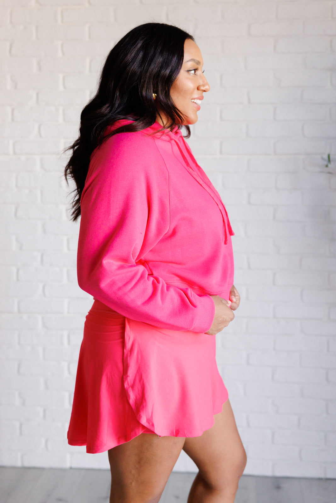 Sudadera con capucha "Me Tuve en la Primera Mitad" en color Rosa Flamenco