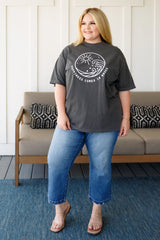 La felicidad viene en olas Tee