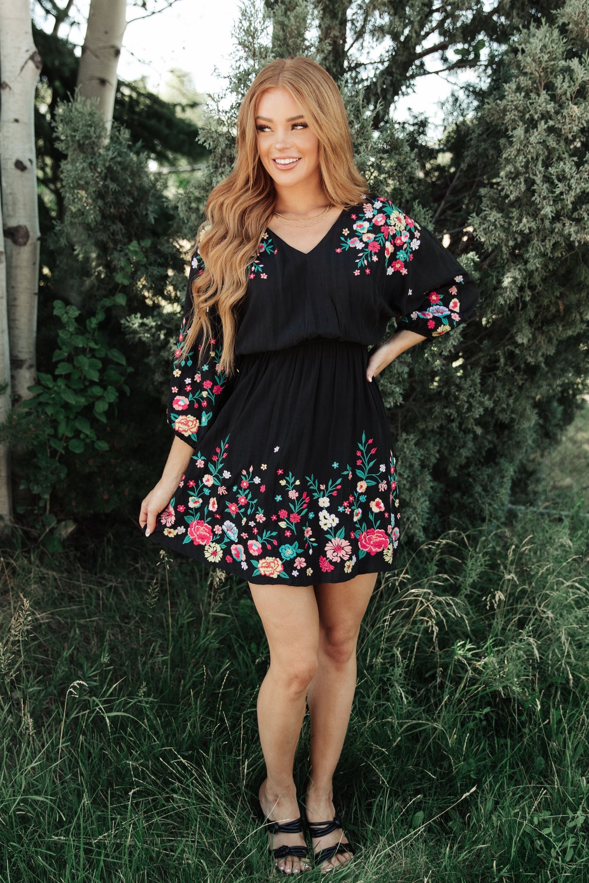Vestido bordado floral "Me alegra verte"
