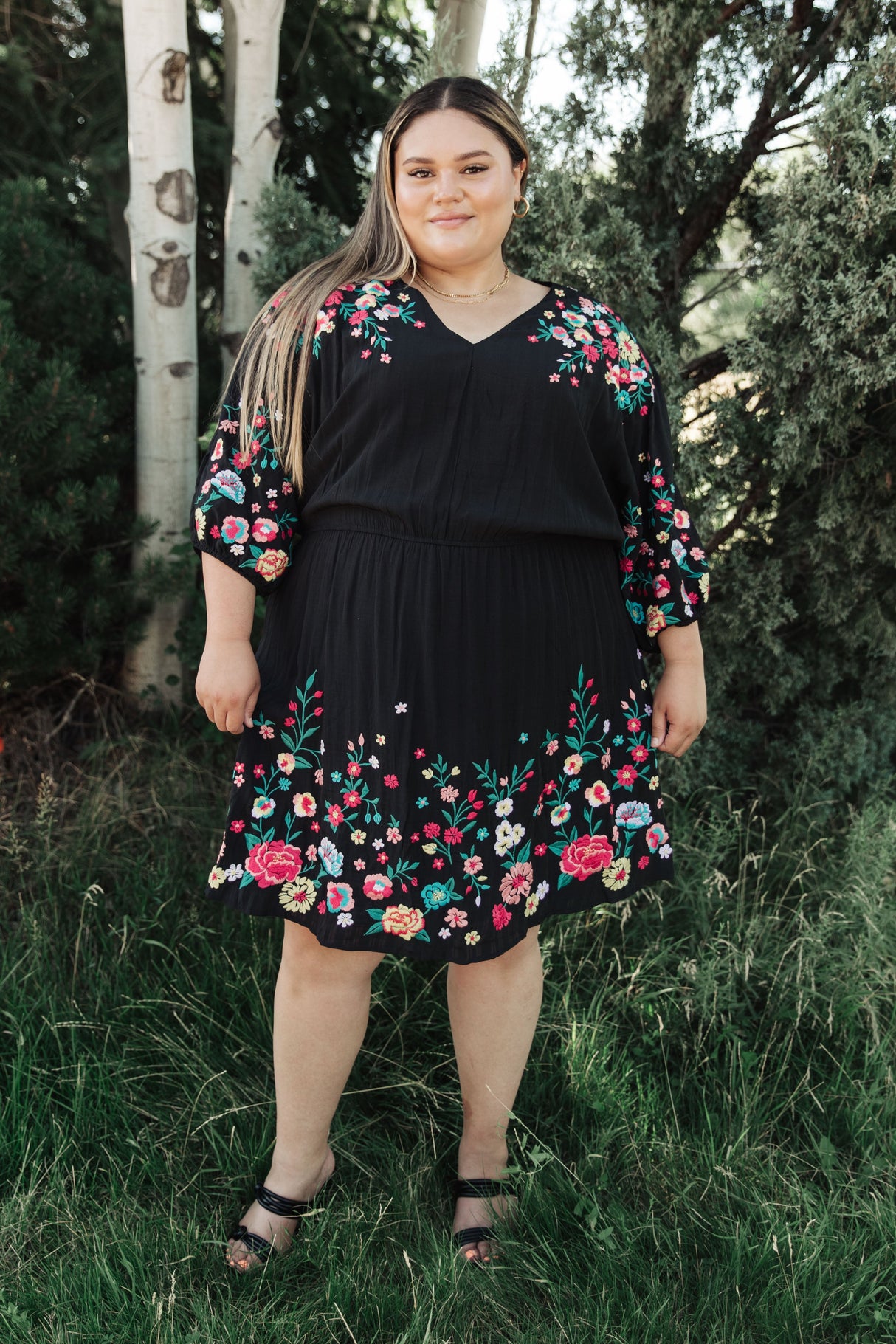 Vestido bordado floral "Me alegra verte"