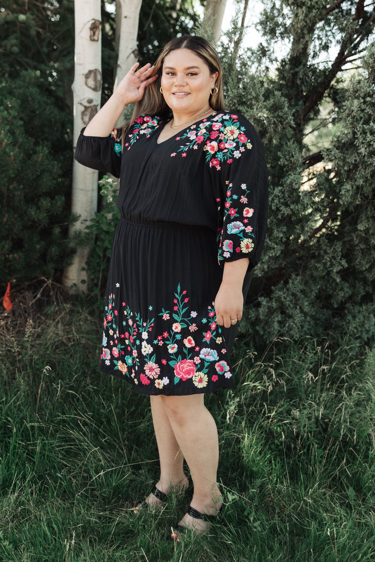 Vestido bordado floral "Me alegra verte"