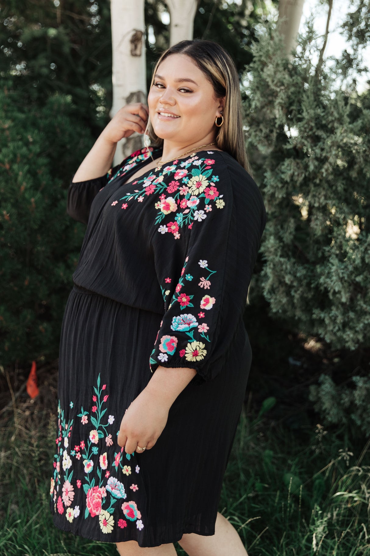 Vestido bordado floral "Me alegra verte"