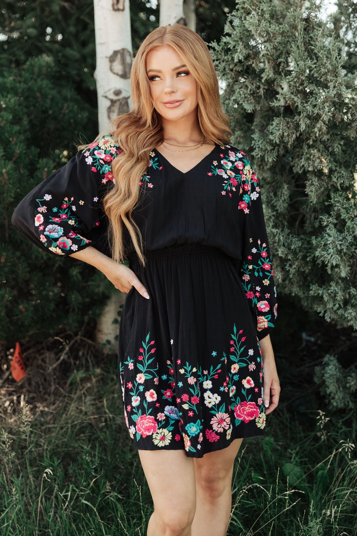 Vestido bordado floral "Me alegra verte"