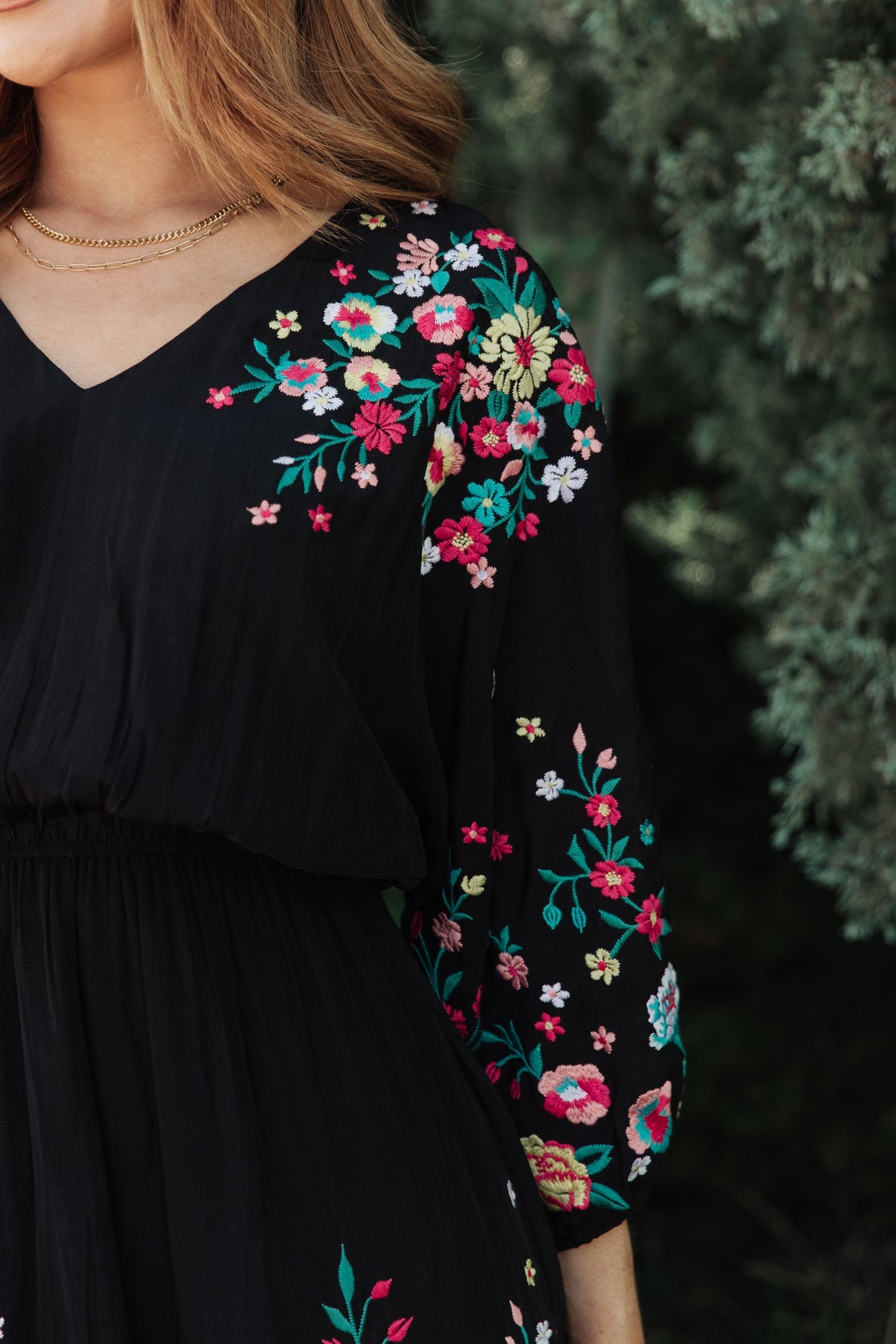 Vestido bordado floral "Me alegra verte"
