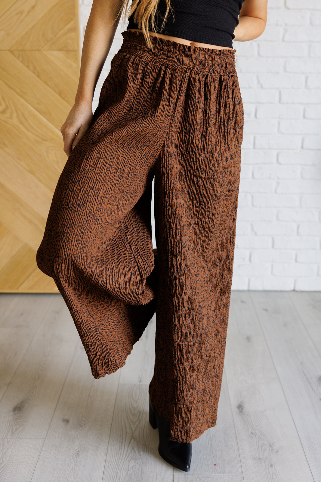 Pantalones Harmony de tiro alto y pierna ancha en color marrón