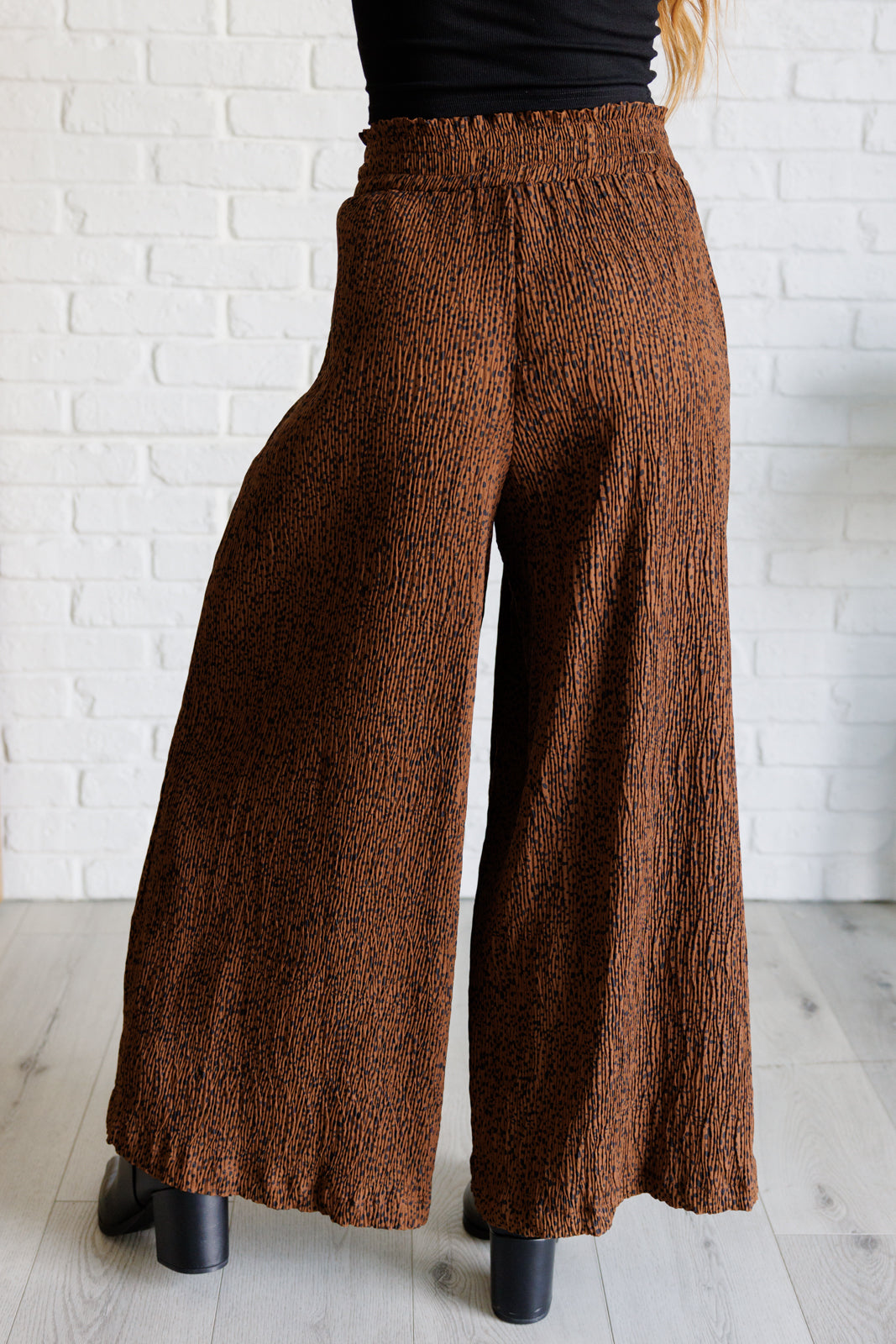 Pantalones Harmony de tiro alto y pierna ancha en color marrón