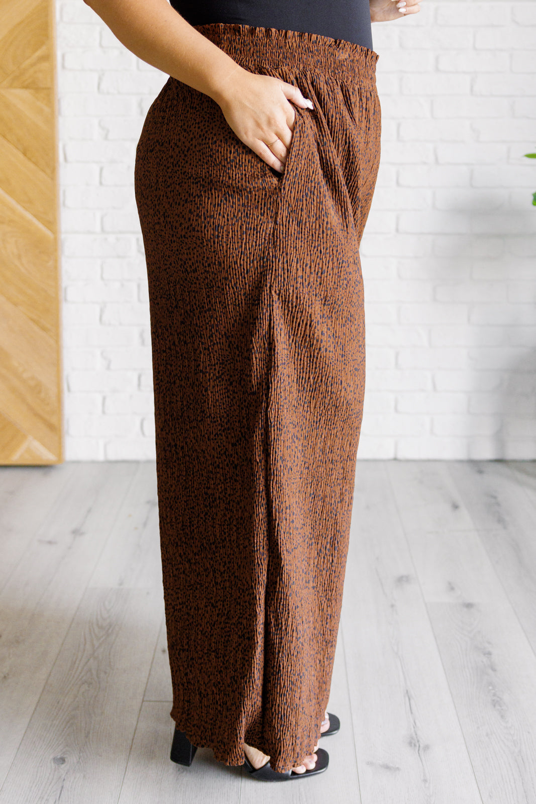 Pantalones Harmony de tiro alto y pierna ancha en color marrón