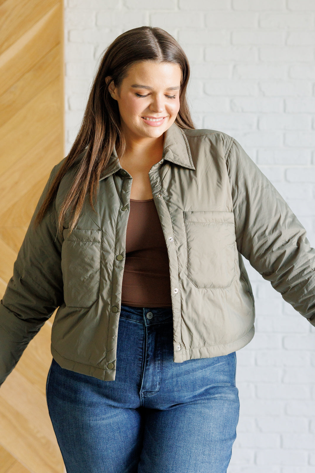 Chaqueta acolchada ligera Hear Me Out en color oliva