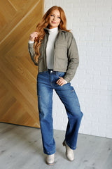 Chaqueta acolchada ligera Hear Me Out en color oliva