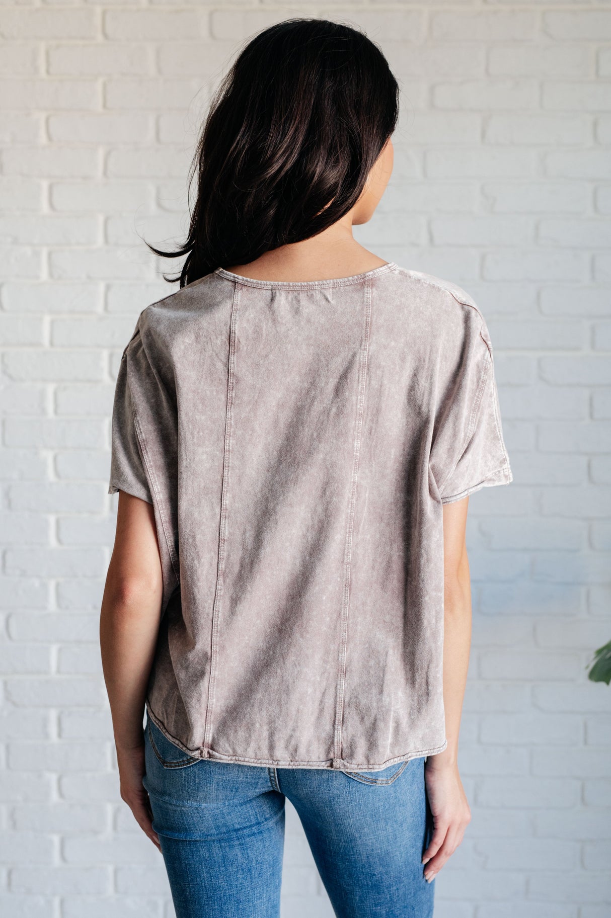 Aquí para la camiseta empalmada con lavado mineral Vibes