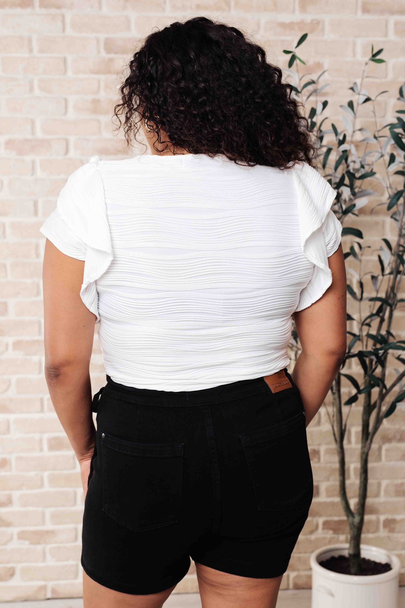 Blusa con mangas con volantes de Highest Praise