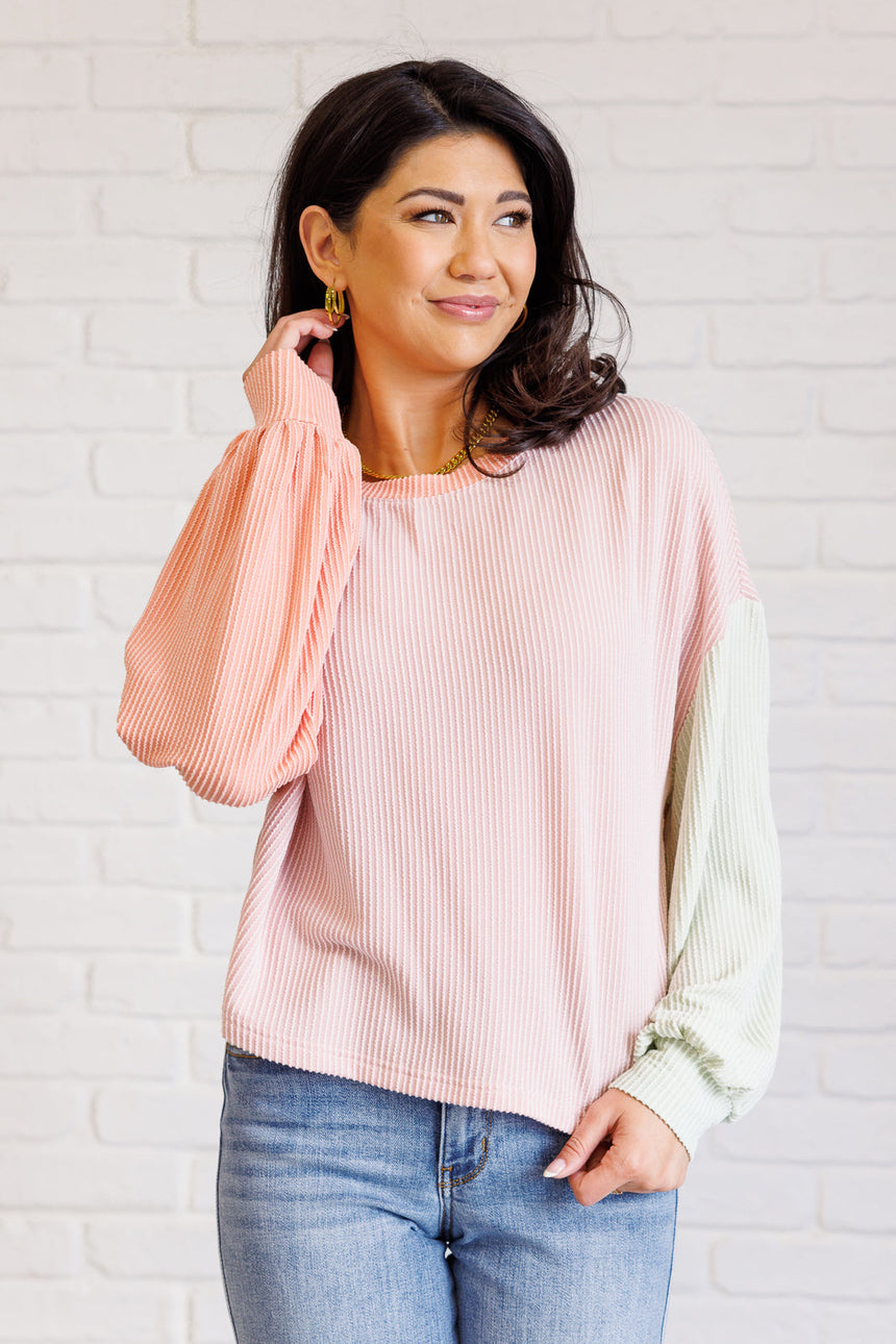 Top con bloques de color "Golpéame con tu mejor tiro" en multicolor