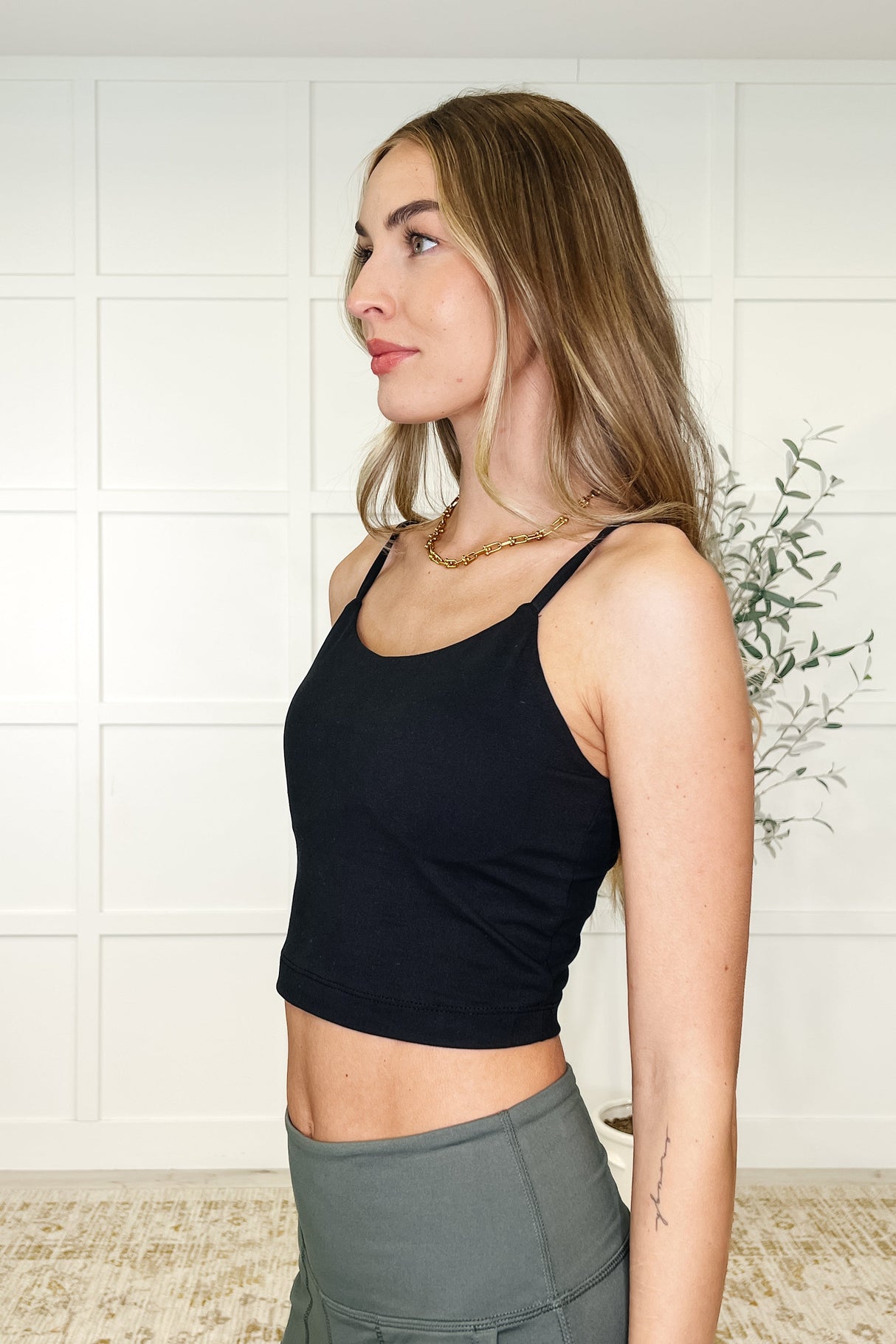 Camiseta de yoga caliente en negro