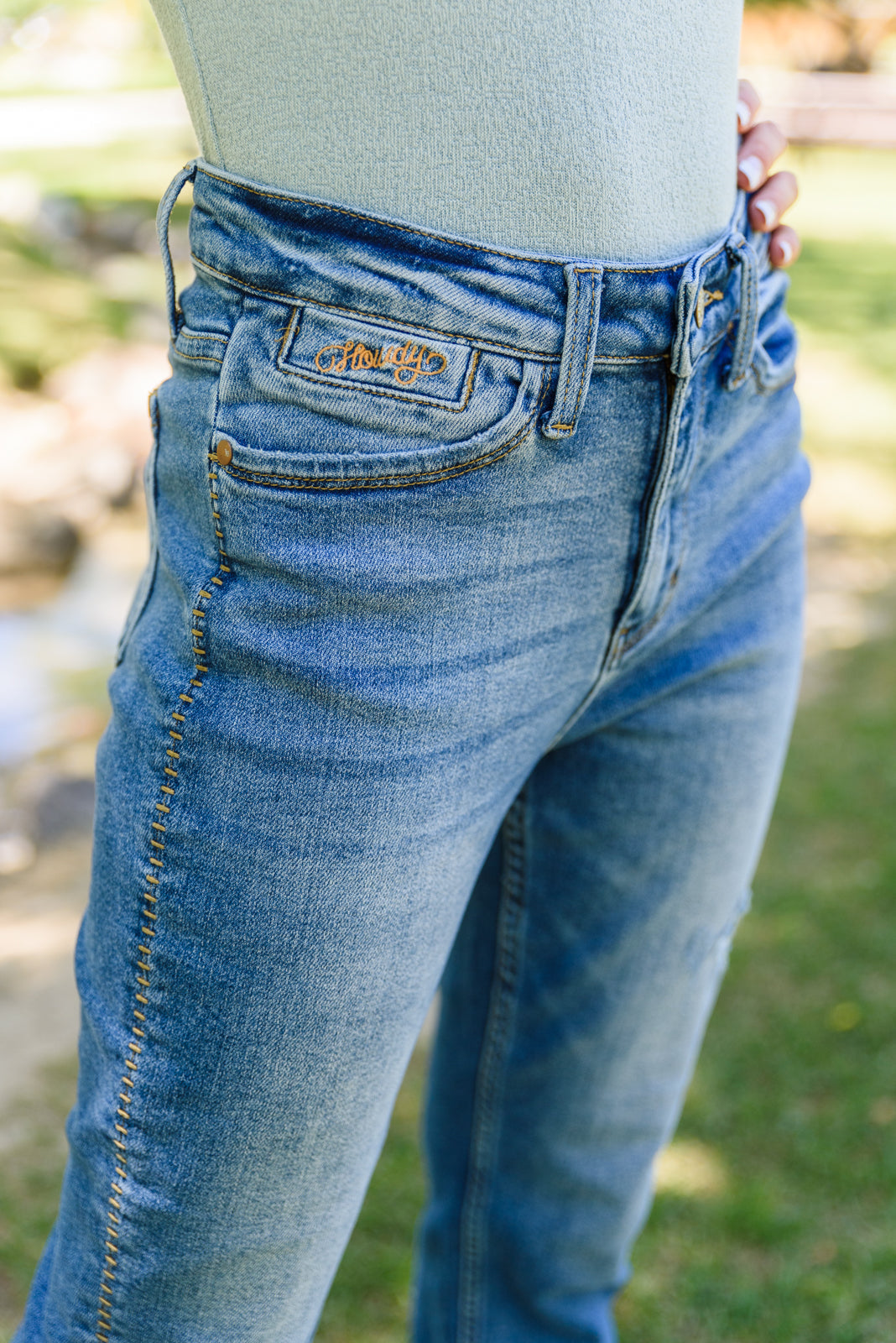 Jeans de novio con bordado Howdy