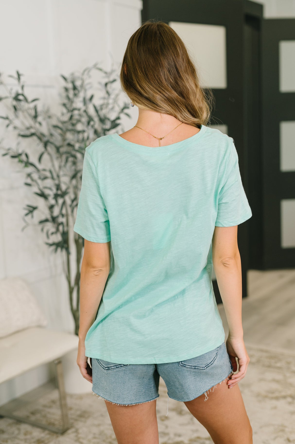 Camiseta con cuello de pico "I Don't Have to Choose" en color menta