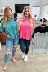 Camiseta con bolsillo de parche Close to Myself en color cemento