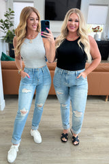 Vaqueros boyfriend desgastados con bolsillos de parche y tiro alto de Aiden