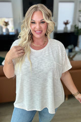 Camiseta extragrande con hombros caídos "Let Light be Light" en beige arena