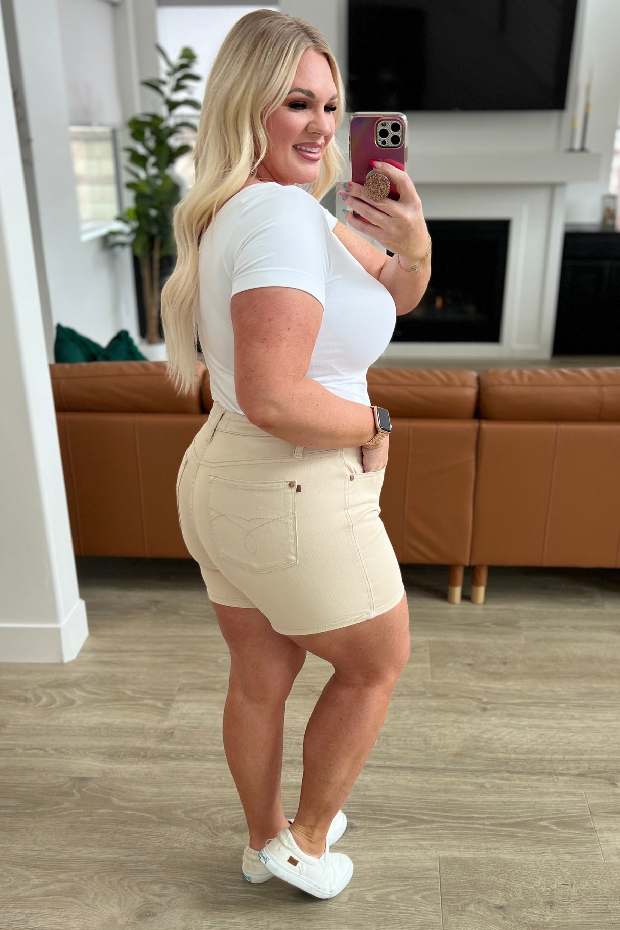 Pantalones cortos teñidos en prenda de tiro alto Greta en color hueso