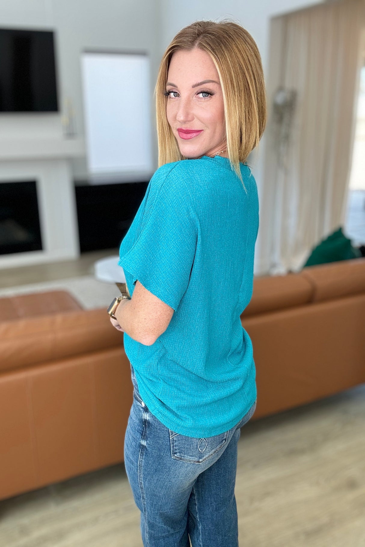Blusa texturizada con cuello en V y diseño de prueba y error en color verde azulado