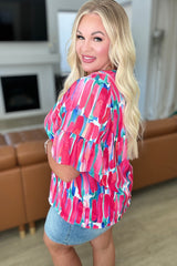 Blusa con cuello en V de exhibición de arte