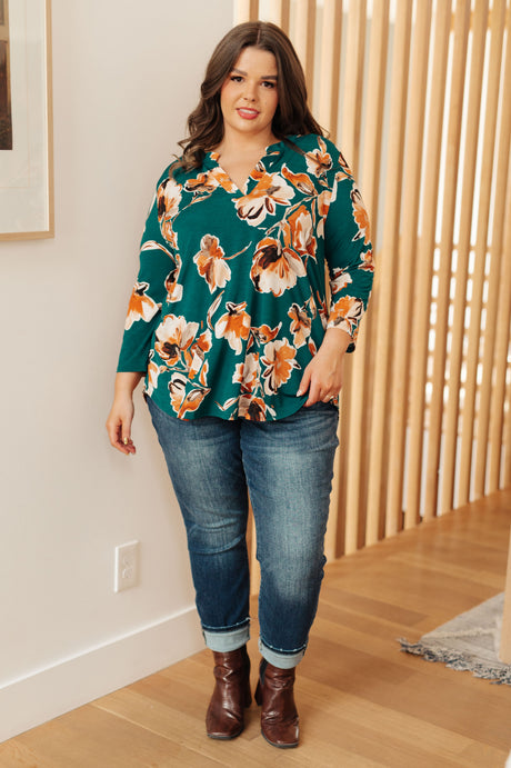 Top "Pienso diferente" con estampado floral verde azulado