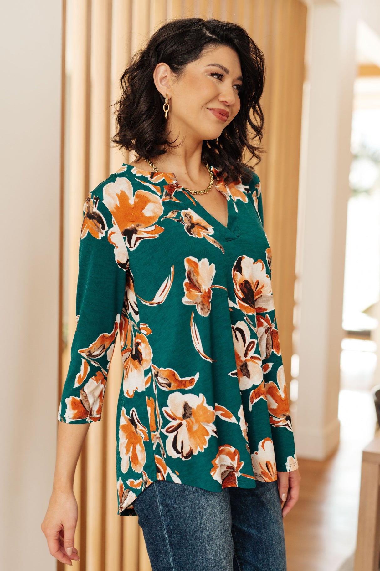 Top "Pienso diferente" con estampado floral verde azulado