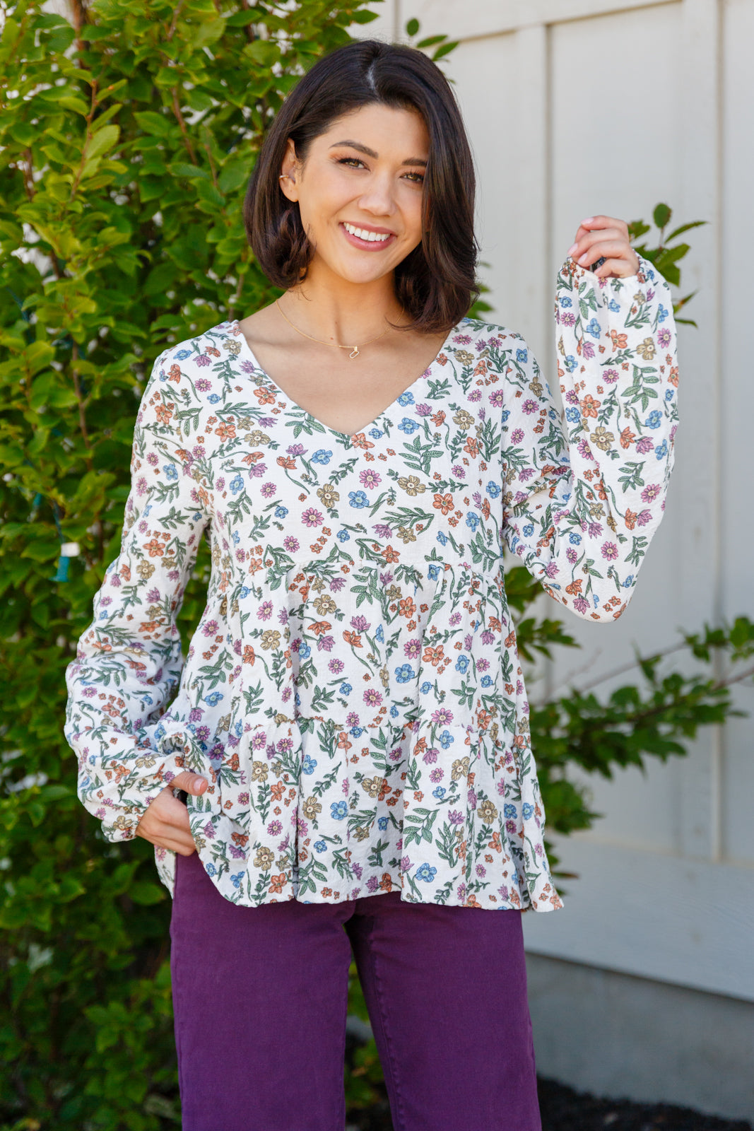 Top floral con cuello en V "Creo que puedo"