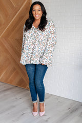 Top floral con cuello en V "Creo que puedo"