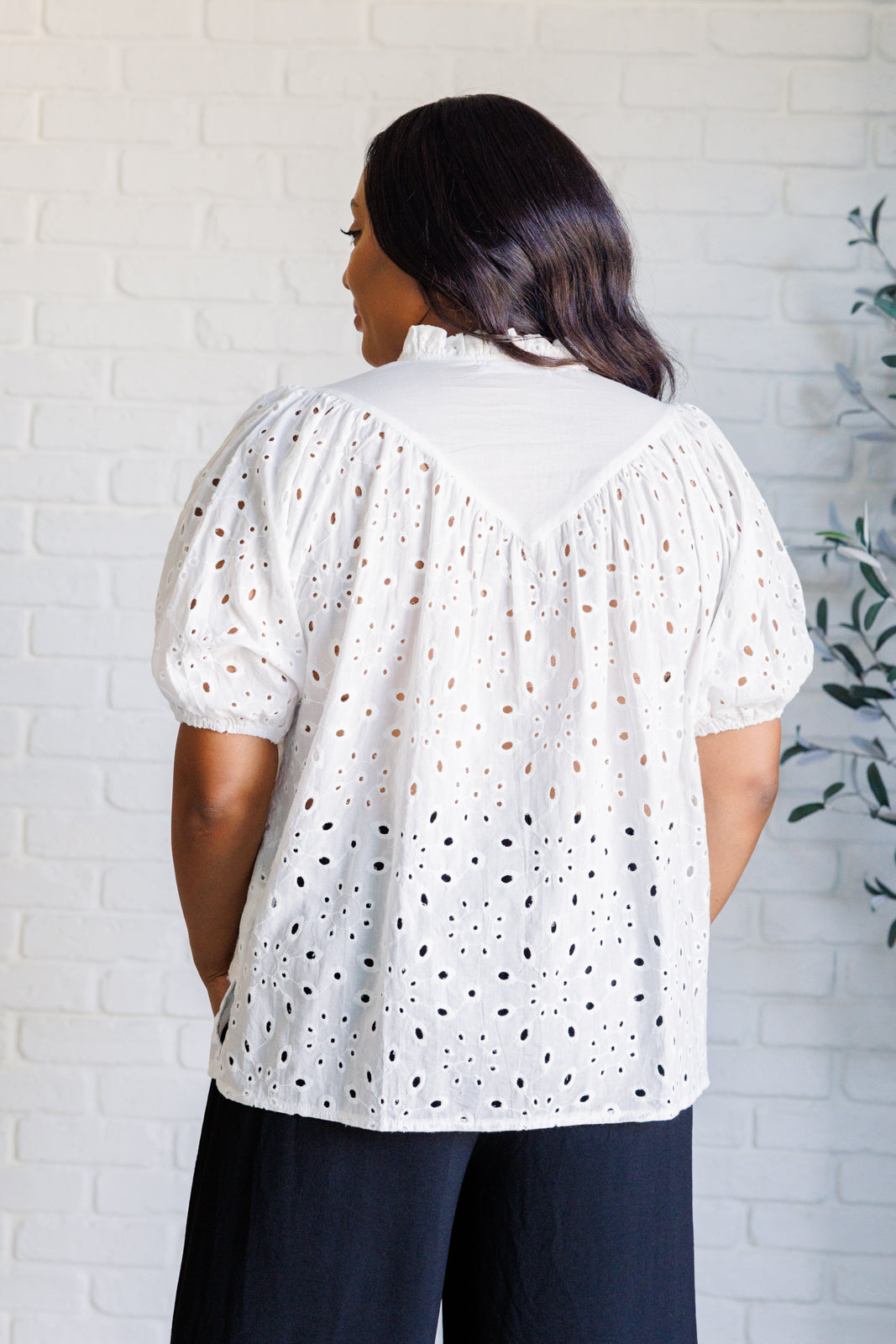Blusa de encaje con ojales I'll Let You Know