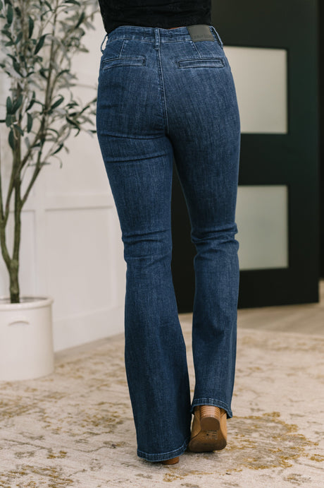 Pantalón acampanado de talle alto Jada con bolsillos de parche