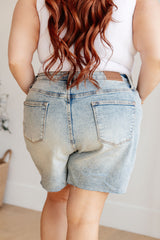 Shorts boyfriend desgastados con lavado mineral y tiro alto Cindy