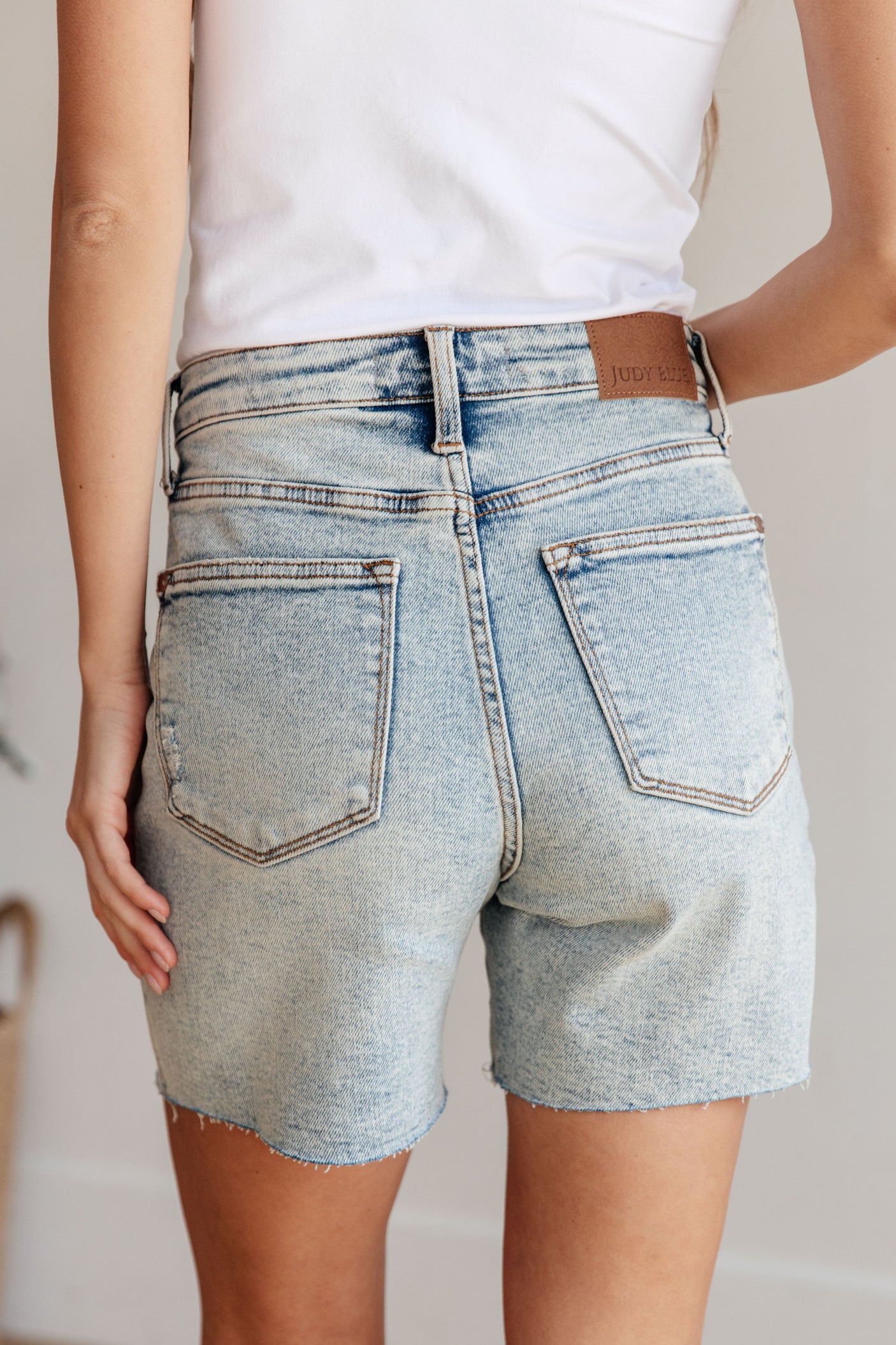 Shorts boyfriend desgastados con lavado mineral y tiro alto Cindy