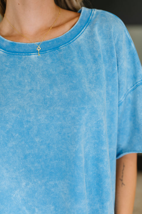 Top relajado con lavado mineral Just My Type en color cielo profundo