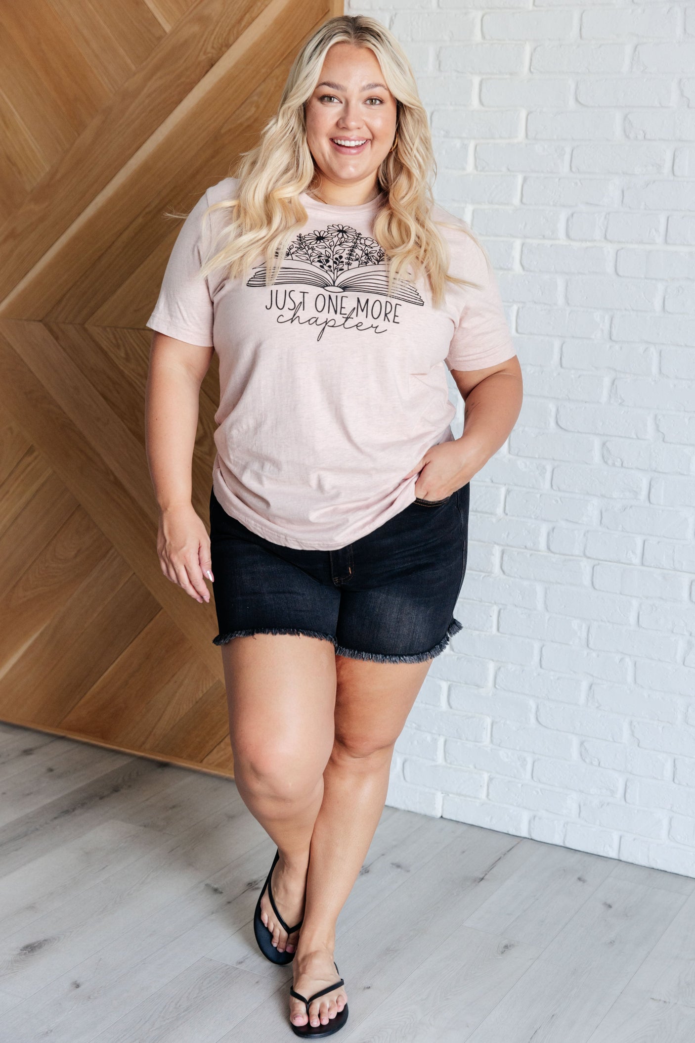 Camiseta gráfica "Solo un capítulo más"