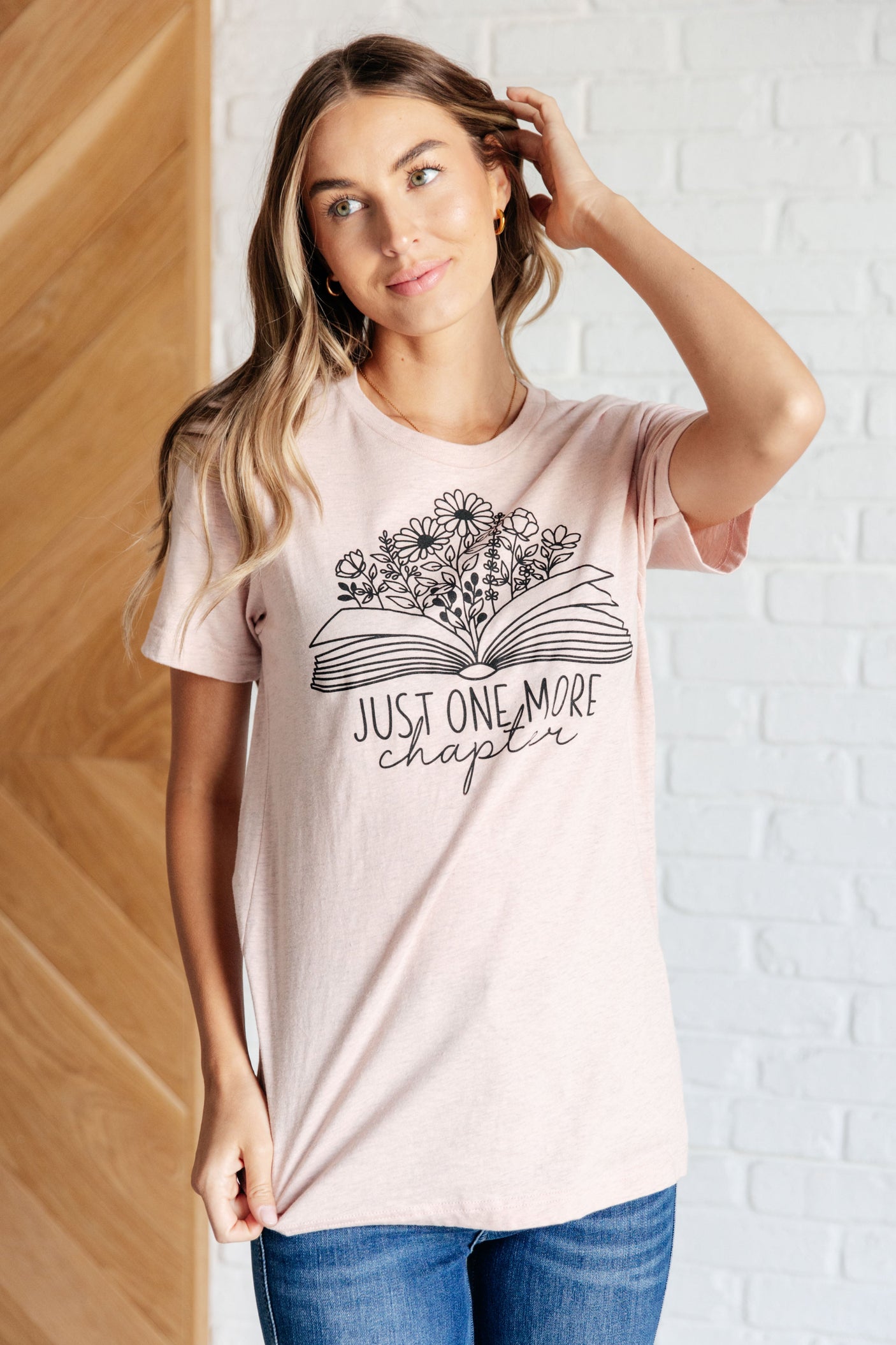 Camiseta gráfica "Solo un capítulo más"