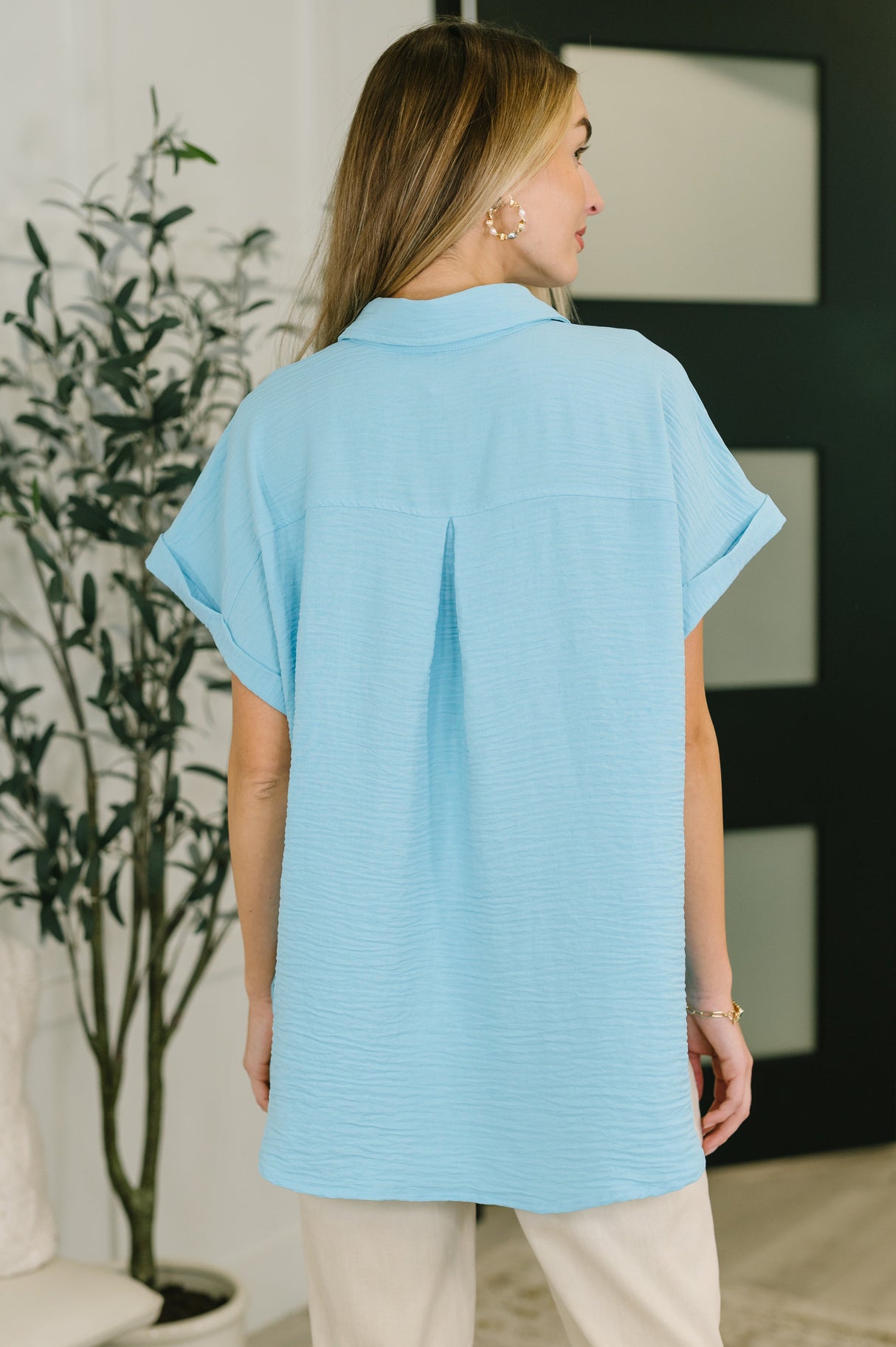 Camisa con botones y cuello Keep Up en azul cielo