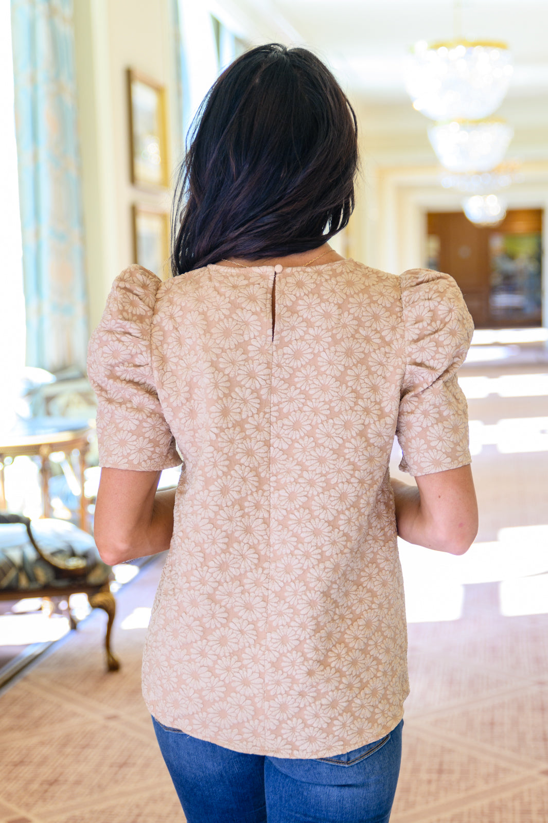 Top Kelsi de manga abullonada con jacquard en color tostado