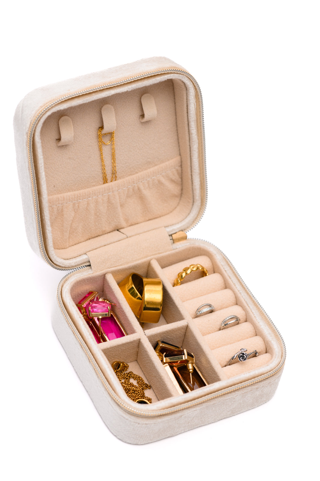 Joyero de terciopelo color marfil para guardar y transportar