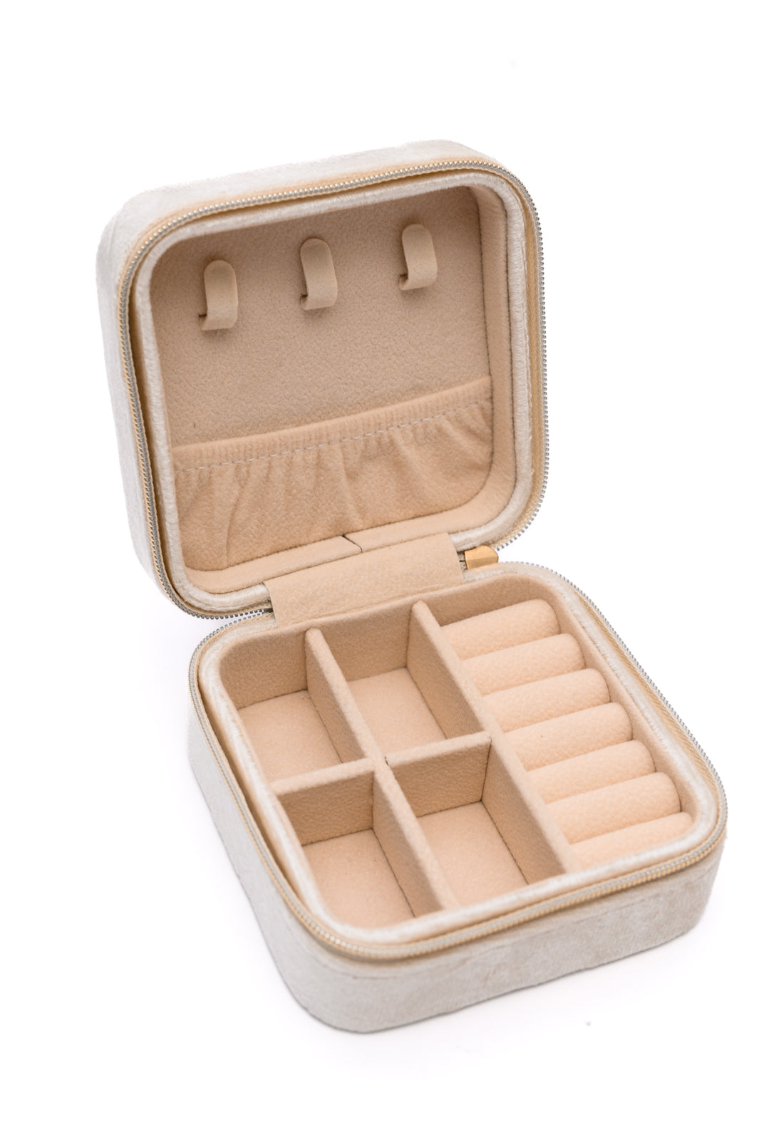 Joyero de terciopelo color marfil para guardar y transportar