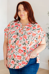 Blusa de manga corta Lizzy con estampado floral coral y beige