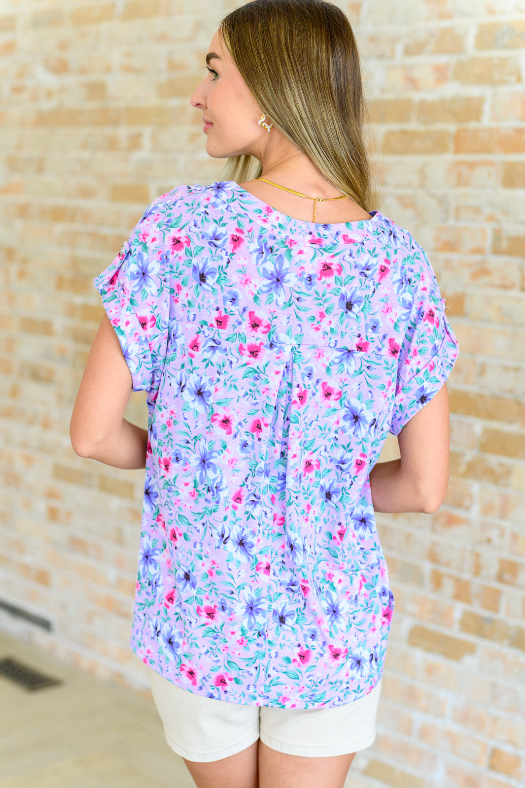 Blusa de manga corta Lizzy con estampado floral en lavanda apagado y rosa