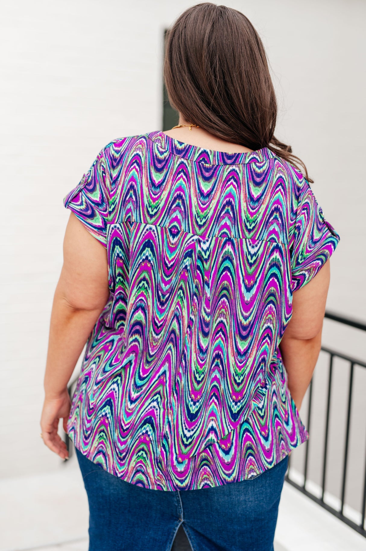 Blusa de manga corta Lizzy en morado con efecto mármol