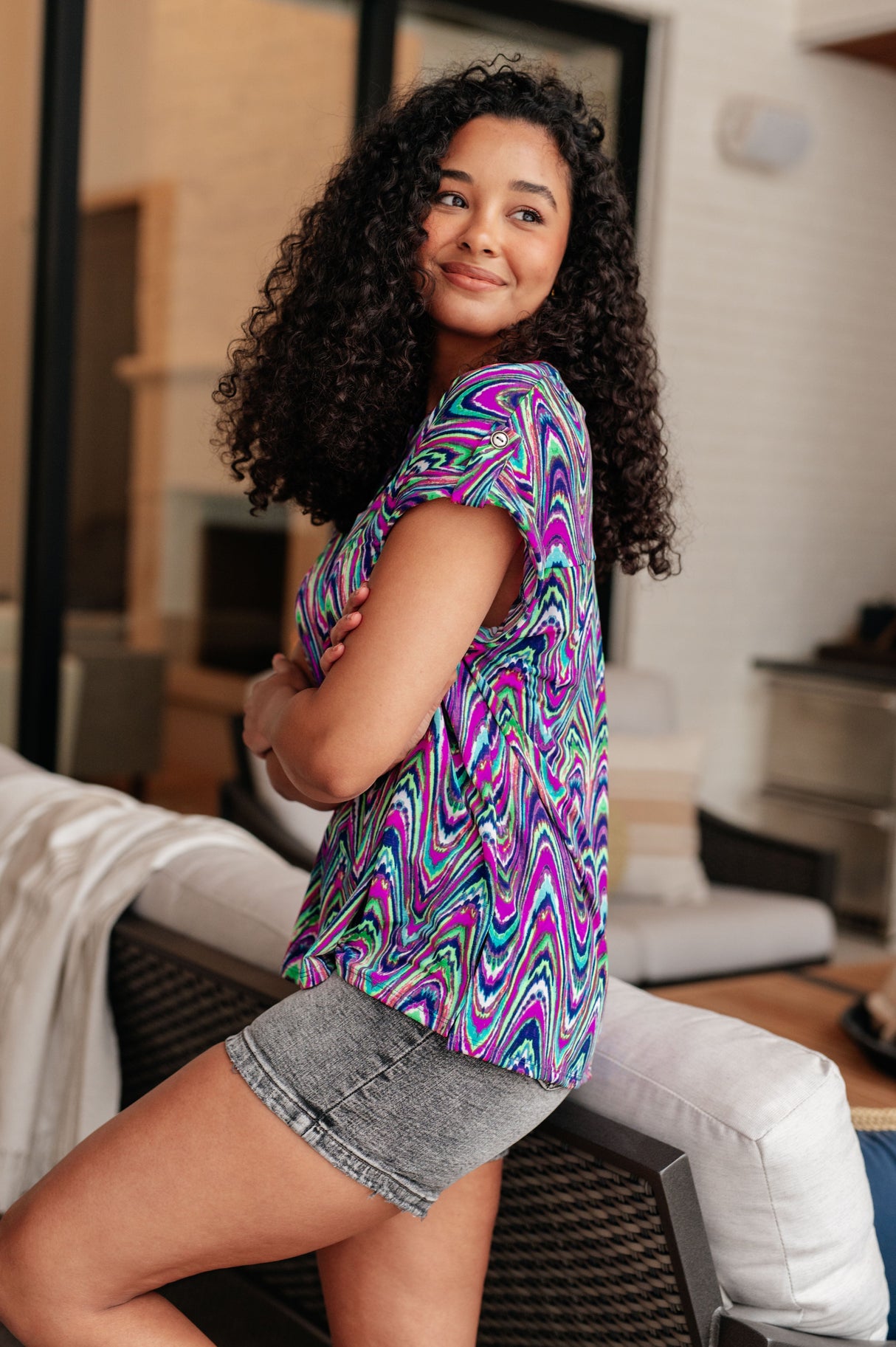 Blusa de manga corta Lizzy en morado con efecto mármol