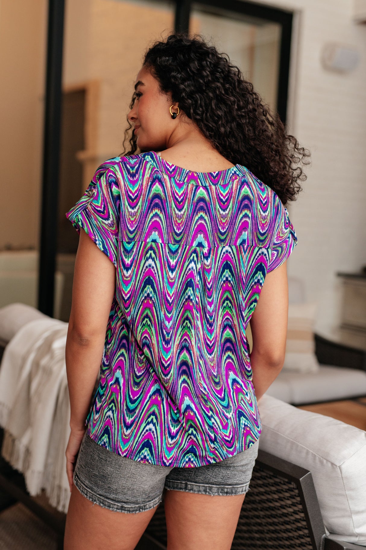 Blusa de manga corta Lizzy en morado con efecto mármol
