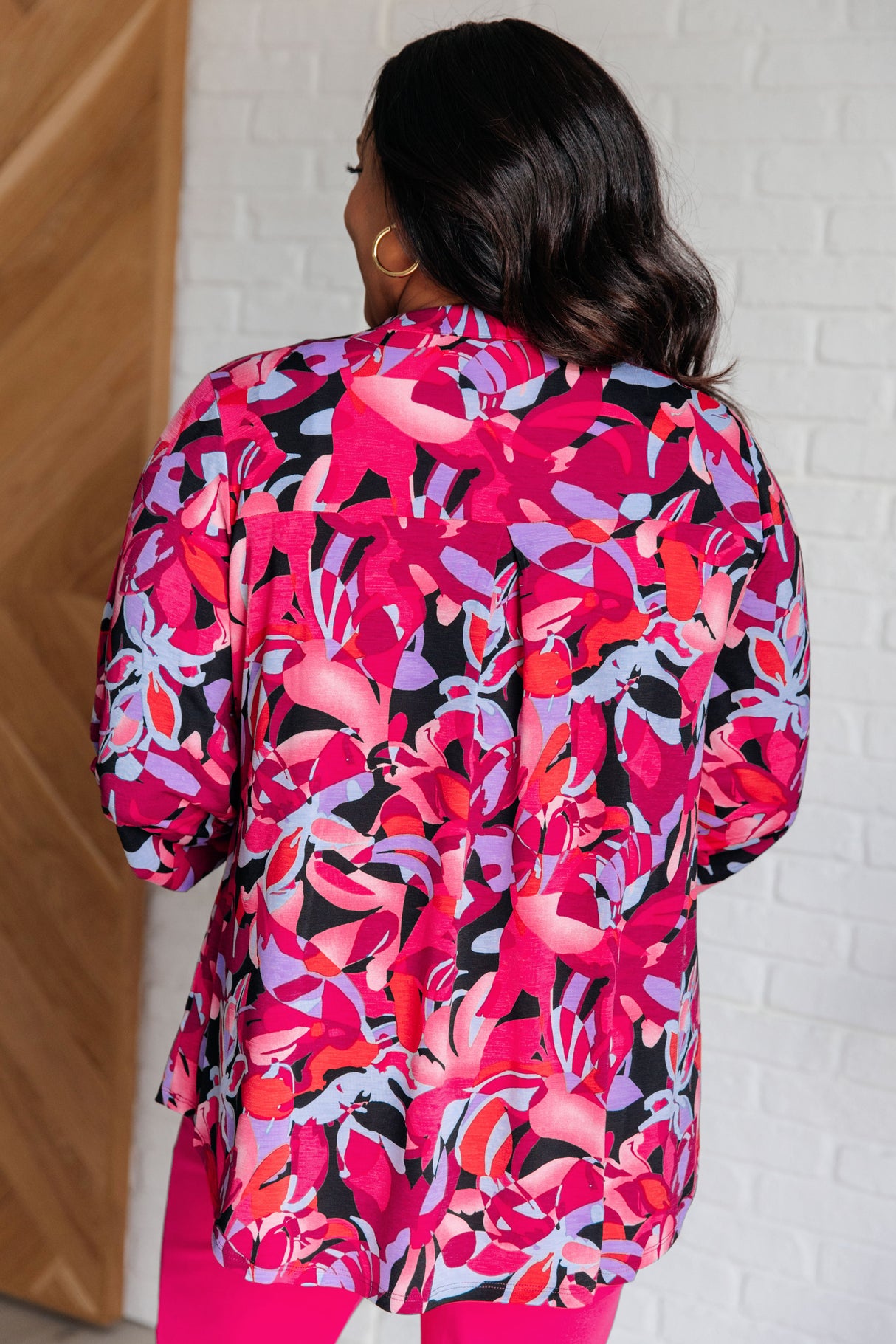 Top Lizzy con estampado floral negro y magenta