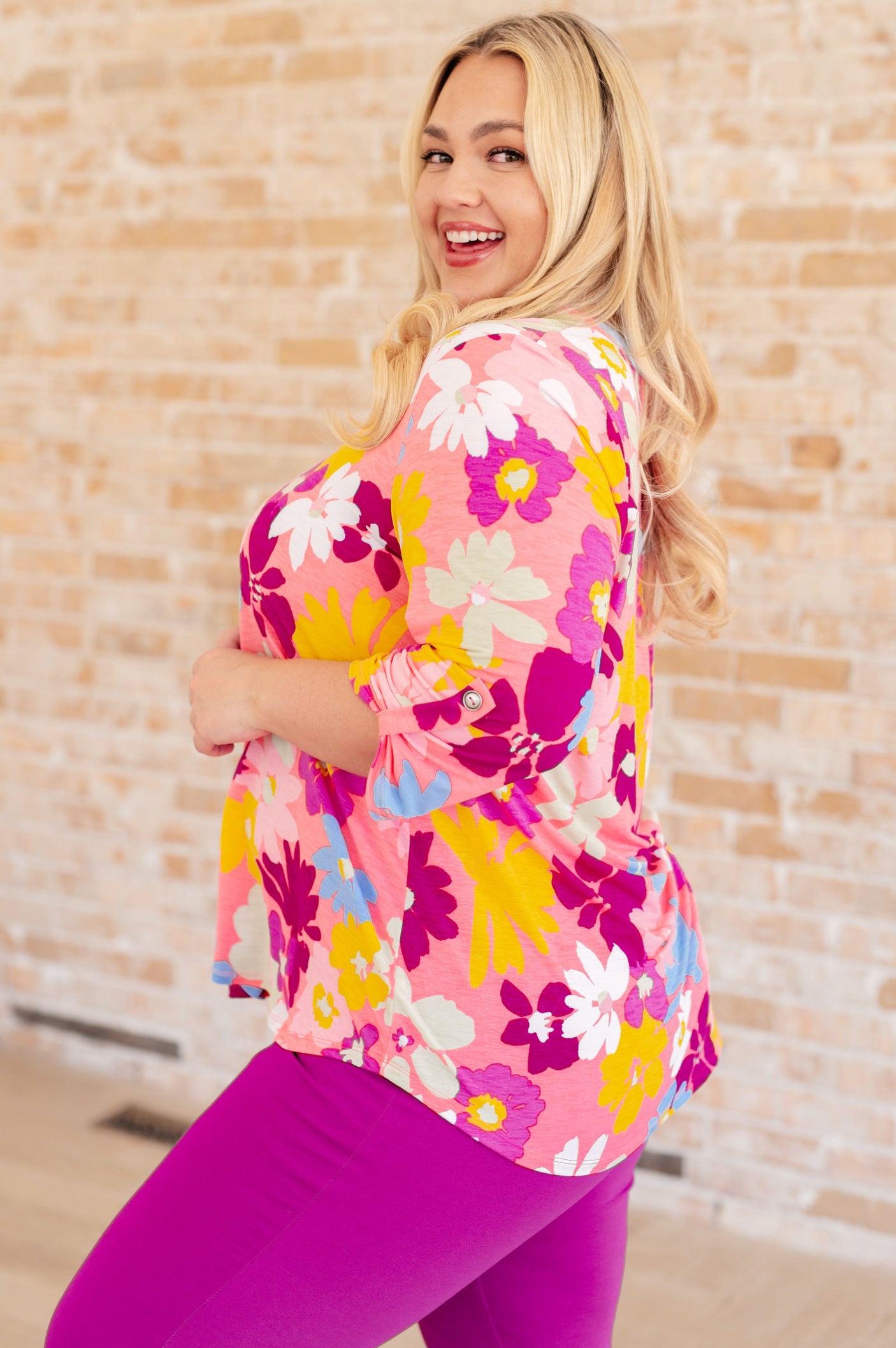 Lizzy Top con estampado floral en coral y magenta