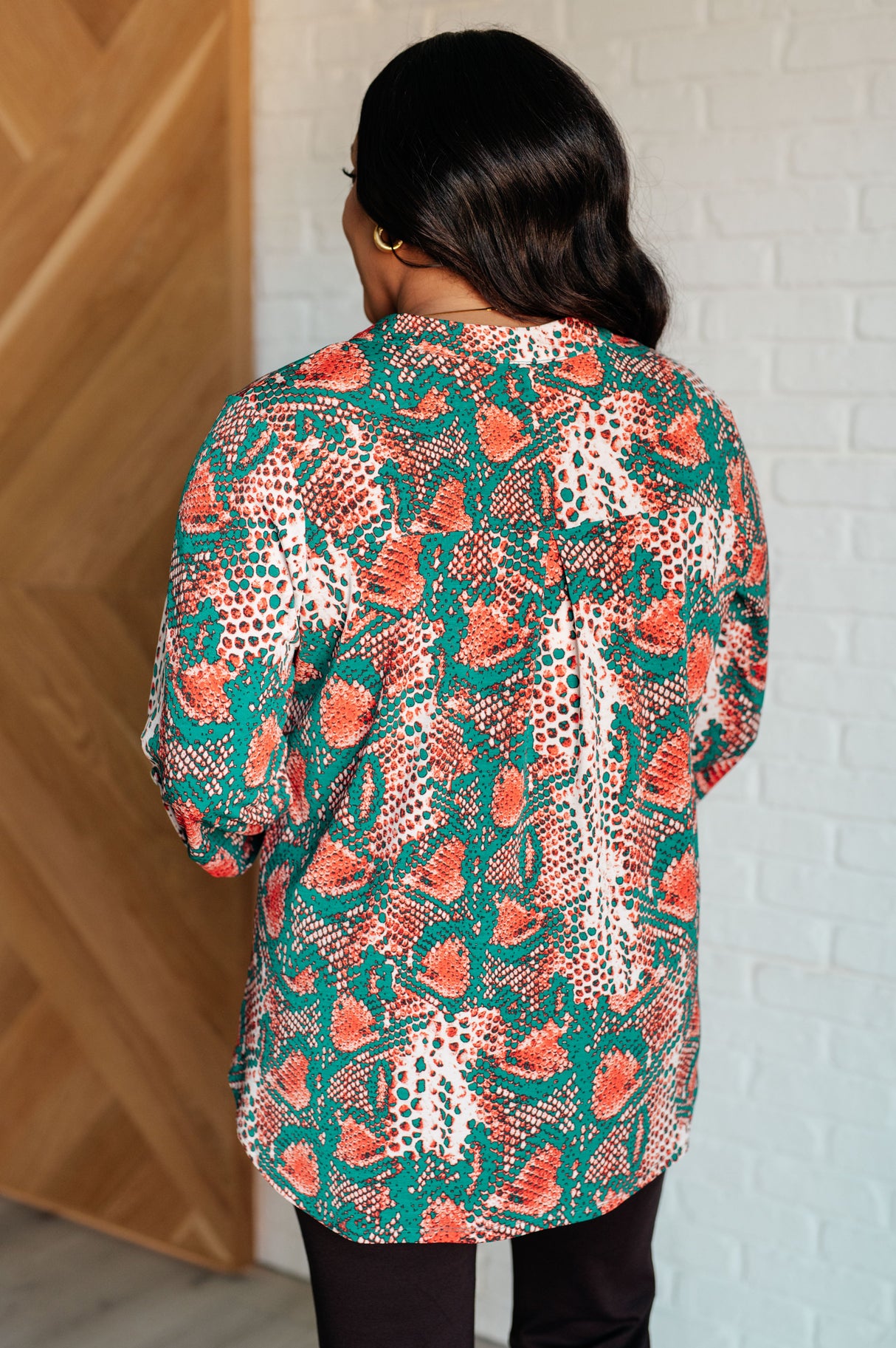 Lizzy Top con estampado de serpiente verde azulado