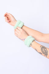 Conjunto de diadema y pulsera Lost in the Moment en verde