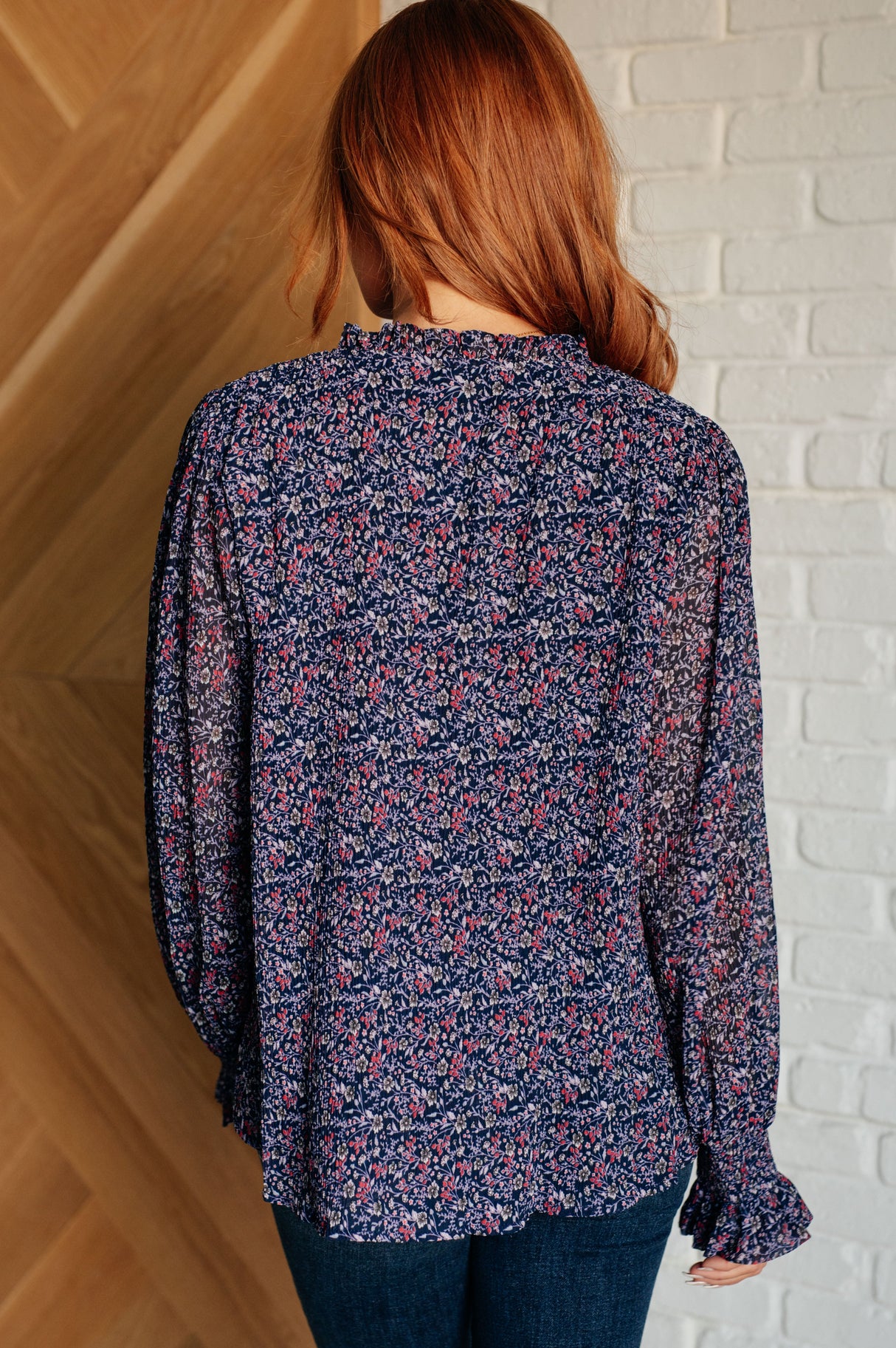 Blusa con escote con volantes Lucid Dream en azul marino